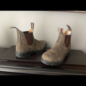 Unisex blundstones